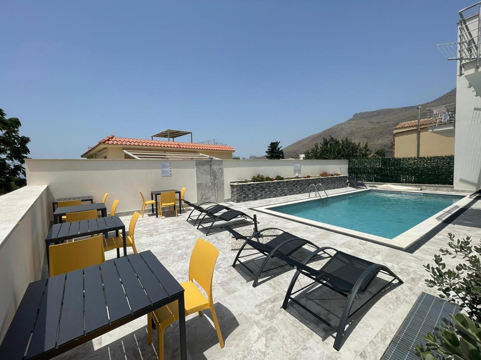 Bed And Breakfast Da Francesca Castelluzzo Esterno foto
